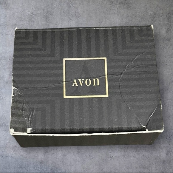 Avon Brilliant Beauty Hoop Earrings With Stainless Steel Posts - Picture 3 of 4